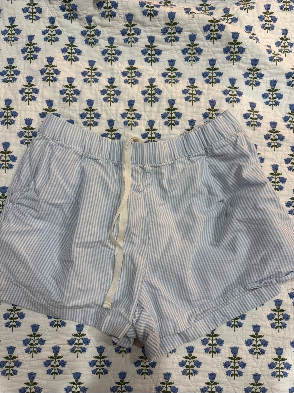 Uniqlo Light Blue Seersucker Drawstring Women’s Shorts